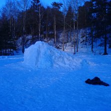 Solen har precis g&aring;tt ner och vi har k&auml;mpat i et. Foto: Oliver Lundqvist.