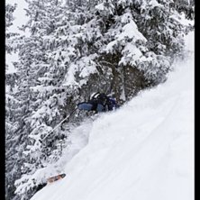 Peter l&auml;gger en fet pudersv&auml;ng i Silvrettaskogen. Foto: Christian &Aring;kesson. &Aring;kare: Peter Andersson.