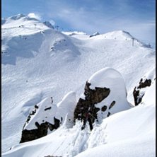 Lite svindelvarning n&auml;r man passerade stenen h&auml;r. Foto: Petteri Koste. &Aring;kare: &Ouml;k&auml;nda.