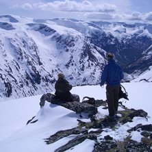 S&aelig;treskardsfjellet near Stryn with fresh snow in . Foto: Ryan Watts. &Aring;kare:  Kjetil R&oslash;dland, Lars Rodvelt.