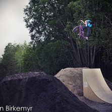 Hitta denna bild fr&aring;n i somras... 
Bes&ouml;k min fo. Foto: Jonathan Birkemyr. &Aring;kare: Axel Parke.