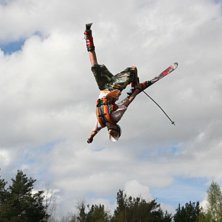 G&ouml;r en bflip med saftig UgGlY grab.... ned i 8 gr. Foto: Sven Bogg. &Aring;kare: Jonas Runnqvist.