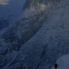 En av de fetaste coloirerna man kan g&ouml;ra i nordno. Foto: Jonas Abrahamsson. &Aring;kare: Anders Gjerstad.
