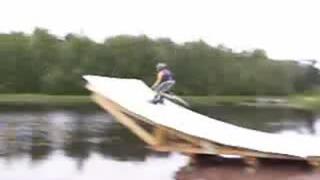 en halv bavkflip med 180 gradare