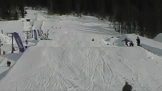 två baklängesvolter i en.