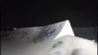 Grym Snowboardåkare som railar på sommaren, kolla i slutet