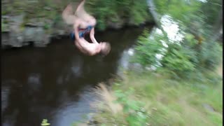 Dubbel frammotvolt + dyk blir ett ordentligt magplask!