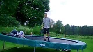 Studsmatta nack-landning