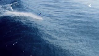 Chuck Patterson åker skidor på vattnet