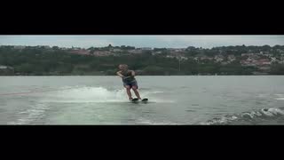 En Dag På Sjön-vattenskidor