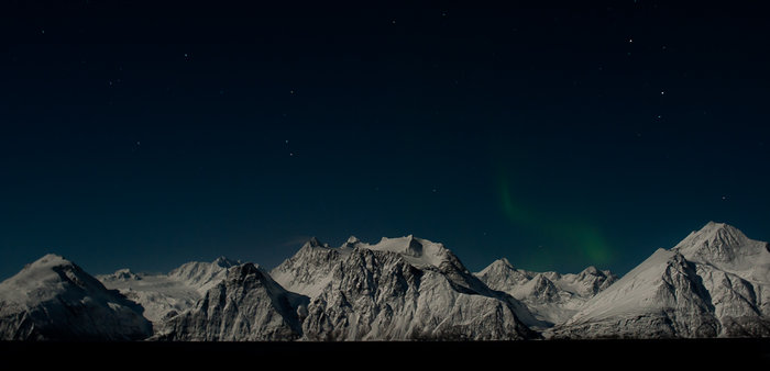 Norrsken över Lyngsalpene.