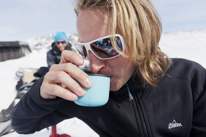 Sällan smakar kaffe å kaka så bra som efter tusen fallhöjdsmeter uppför i benen
