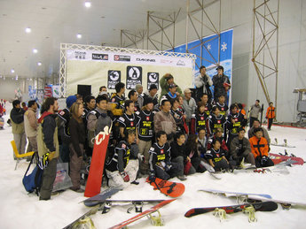 Alla deltagare i snowboardtävlingen.