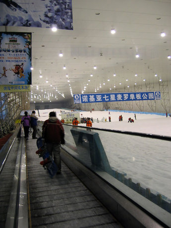 Rullbandet upp till första avstigningen.