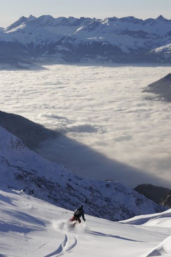 Artikelförfattaren Tomas Olsson nedför hemmabacken i Chamonix.