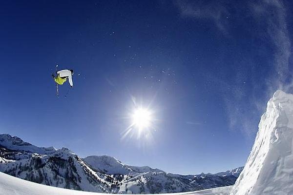 Henrik Windstedt visar vägen.