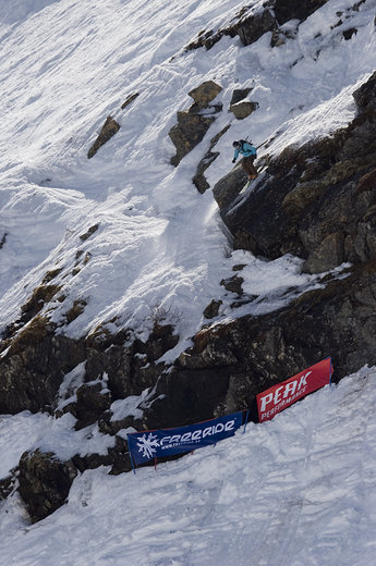 Är störtloppsåkare hårdare än friåkare? Jeanette Hargin har sitt svar klart i alla fall och går större än många killar i fältet.