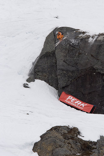 Andrew Gowans droppar snyggt.