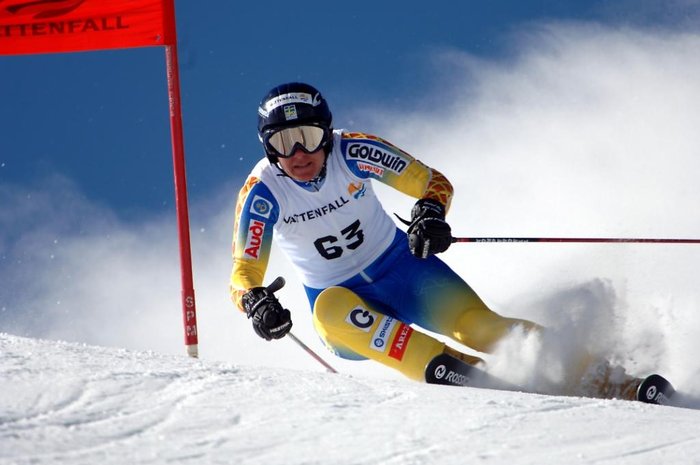 Hargin i aktion mellan portarna.