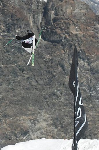 Henrik Harlaut tar över luften i Saas Fee