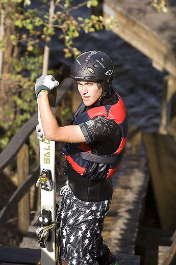 Niclas trivs på plastkicken.