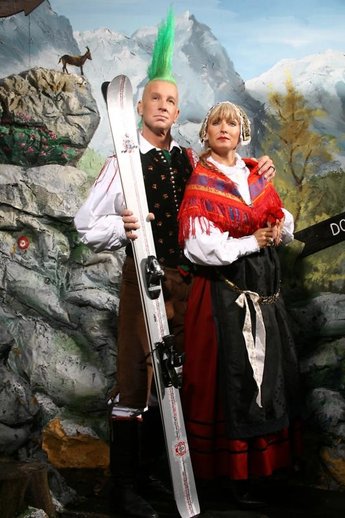 Herr och fru Plake på nya skidor.