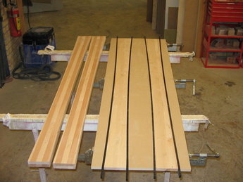 Limmning av ABS-kanter i en mall.