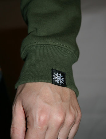 Varje plagg har en broderad freeridesnöflinga.