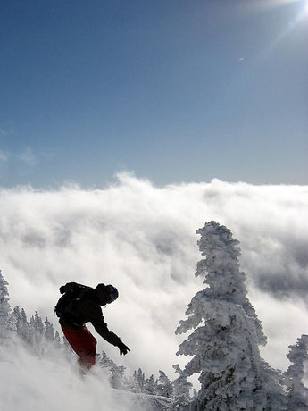 Markus Ehnhage smakar på molnen på Rendezvous mountain.