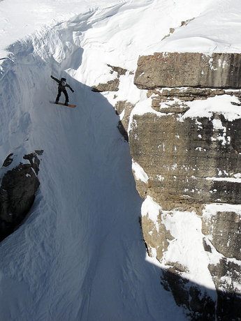 Blir det mer klassiskt än såhär? Jonas Jinnestrand droppar in i Corbets Couloir.