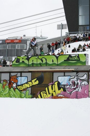 Fjolårets slopestylevinnare Simon Dumont.