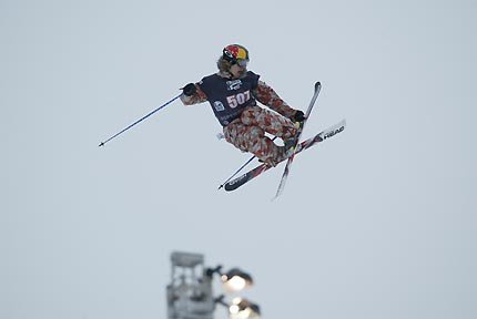 Jon Olsson drar på och tar hem slopestylebronset för tredje året i rad.