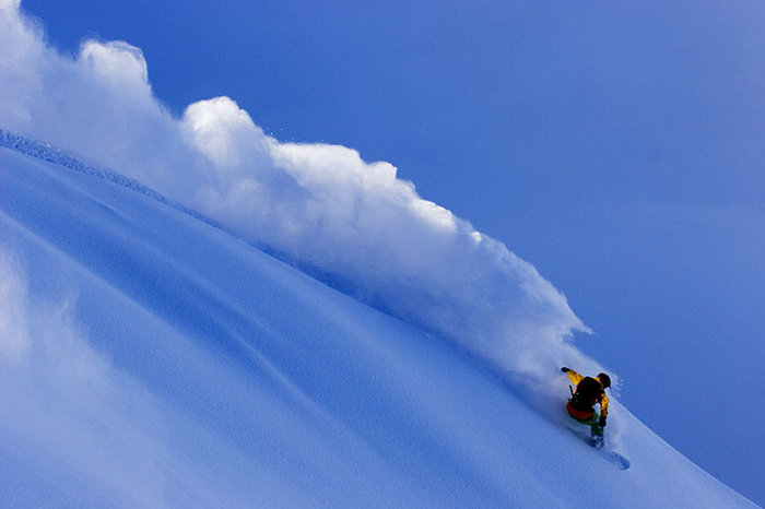 Daniel Furbergs gula jacka passar bra med blått.