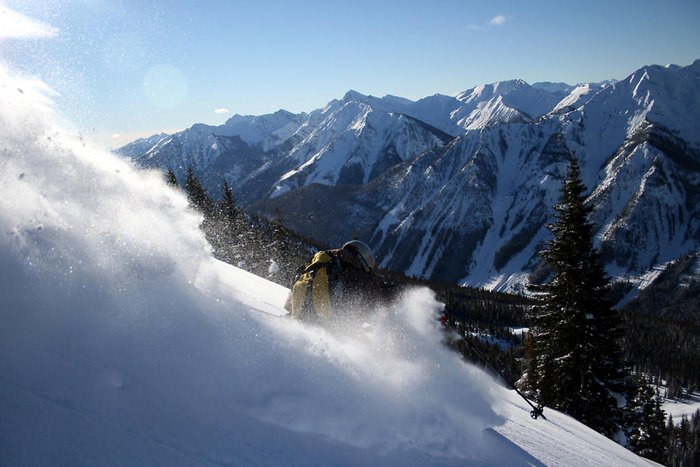 Utsikten mot heliskiområdet bakom Kicking Horse.