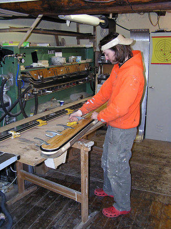 Dan Loutrell i Birdos verkstad i Andermatt.