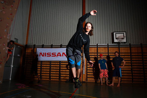 Fred Syversen går på slakkline i väntan på bättre väder.
