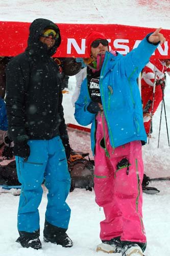 David Magnusson samt artikelförfattaren rekar i  matchande Norröna outfits.