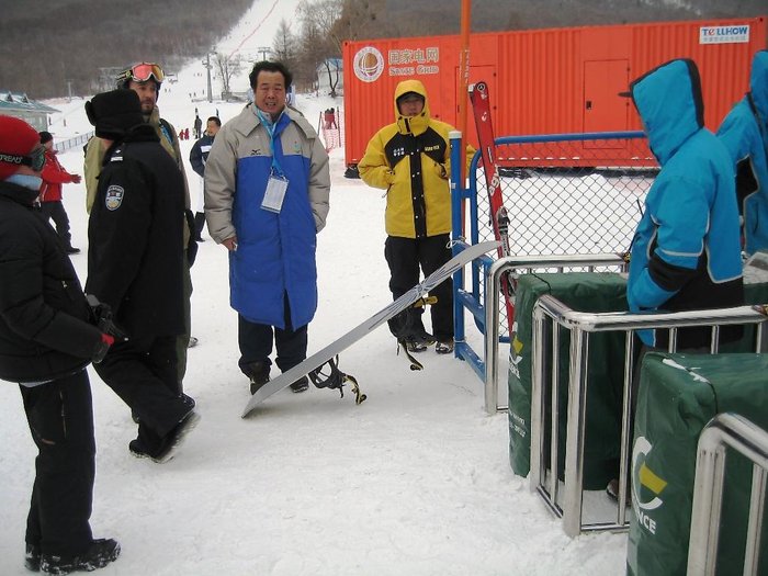 Kina uppvisar en rekordartad tillväxt på alla fronter. Men snowboardåkare är ännu bannlysta.
