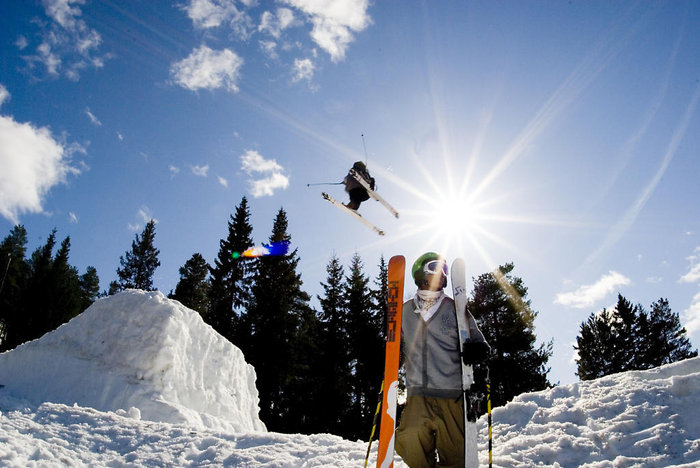 Jonas Ruthberg in air, Santad Tegman posar.