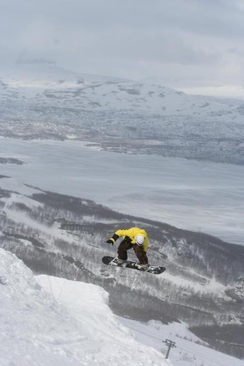Björn Lindgren leker i Björkliden.