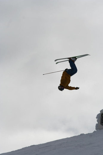 Per Jonsson upp och ner med hälen lös.