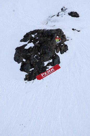 Sara Orrensjö visar hur det ska gå till.