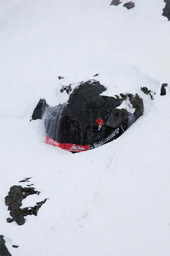 Den som klackade häl bäst ses här in action. Joonas Karhumaa bjöd på två spektakulära nedfärder. Bilden är från tisdagens åk.