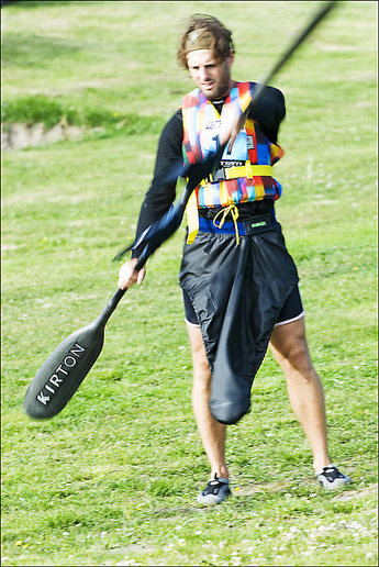 Micke Björk från Åre värmer upp.