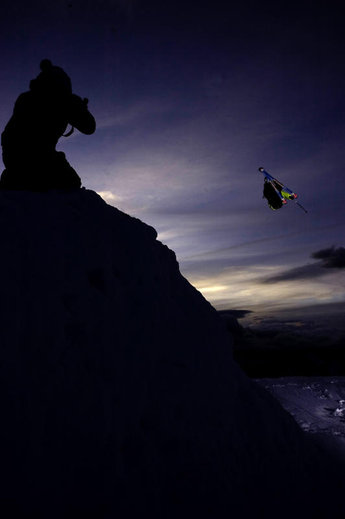 En fotograf, en skidåkare. En vanlig dag på jobbet.