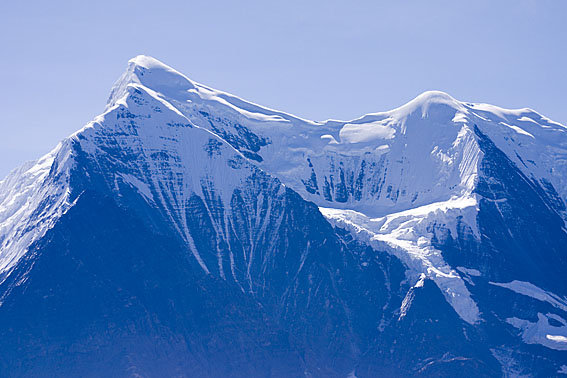 Berget Nilgiri på andra sidan dalen.