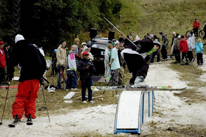 Tävlingen är i full gång och folk börjar bli varma i kläderna.