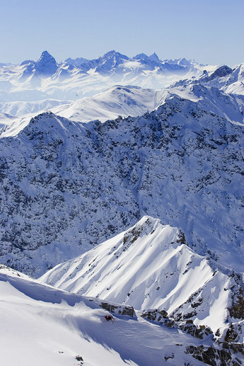 Ett smakprov av den fantastiska utsiken från toppen av Weissfluhgipfel. Fast Patrick har inte tid att titta.
