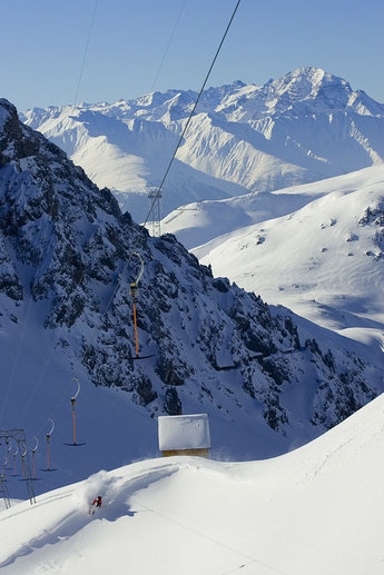 Patrick behöver inte slåss speciellt hårt om snön en puderdag i Davos.