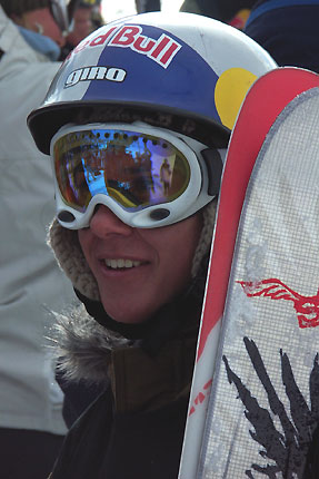 Simon Dumont Ser nöjd ut.